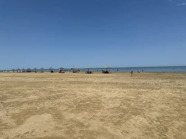 Море в нескольких минутах от гостевых домов Мариэль
